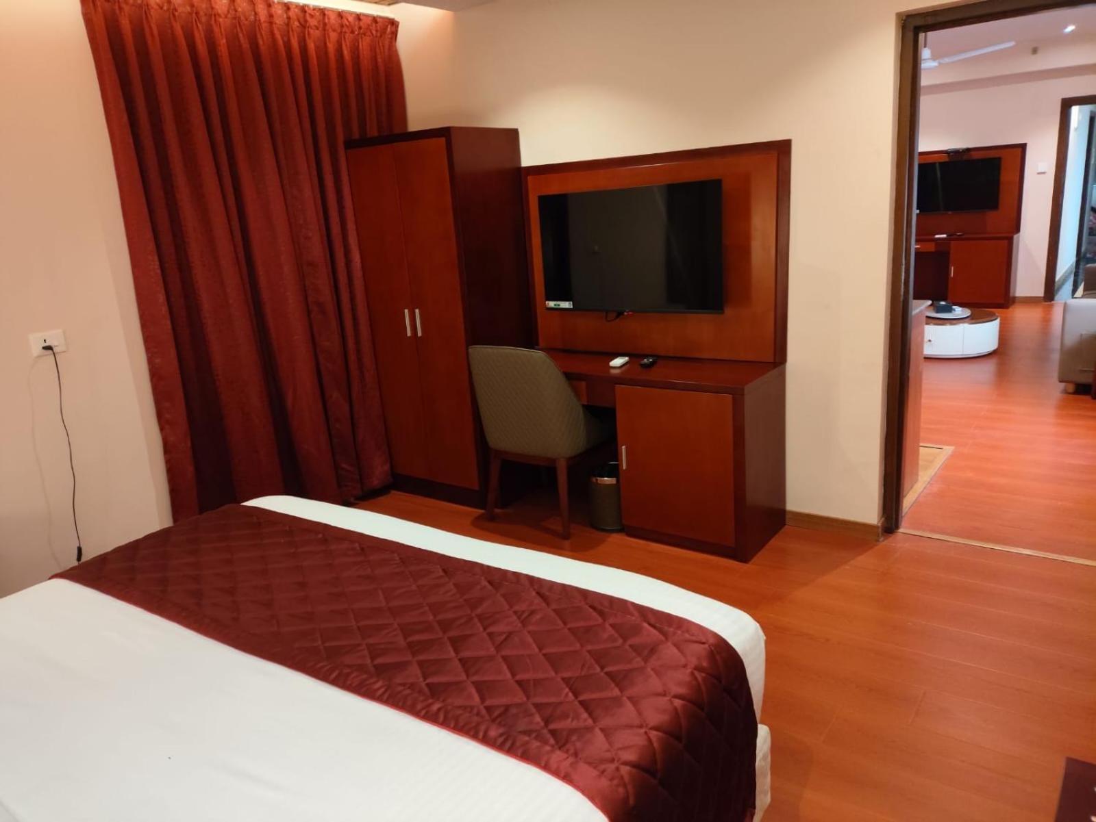 Park Avenue Hotel & Apartments Trichy Tiruchirappalli Buitenkant foto