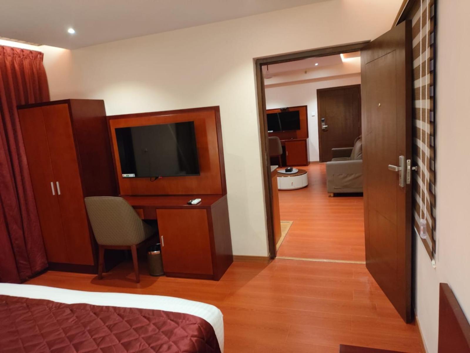 Park Avenue Hotel & Apartments Trichy Tiruchirappalli Buitenkant foto