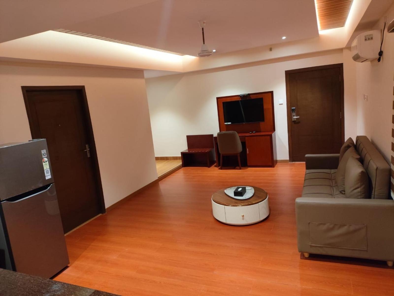 Park Avenue Hotel & Apartments Trichy Tiruchirappalli Buitenkant foto